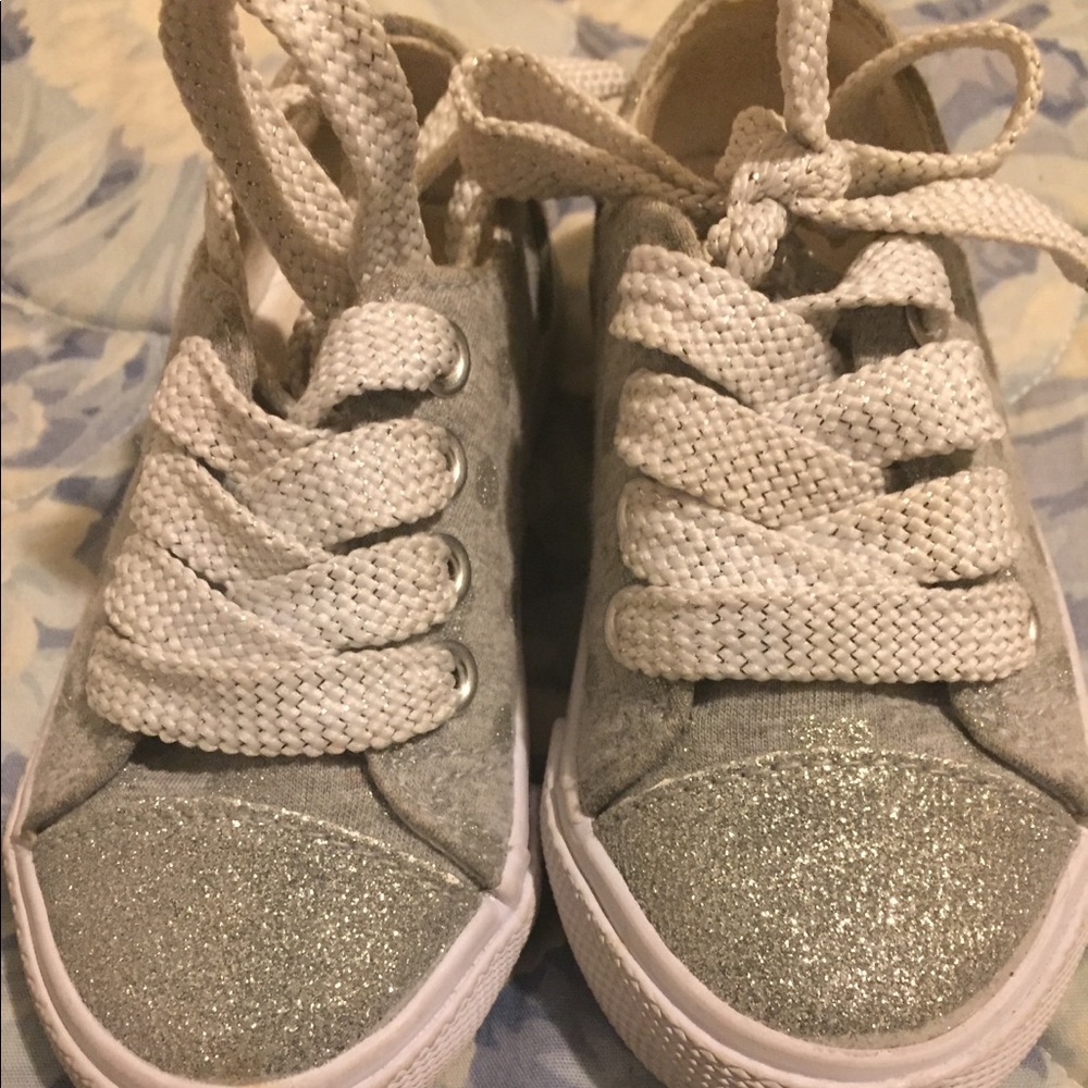 Cutesie sneakers for babygirl